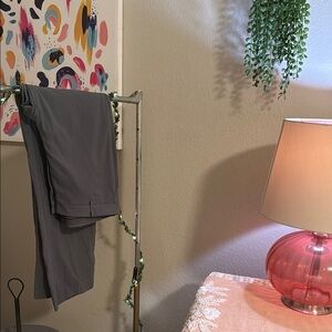 Nike fit dry tiger woods platinum golf trousers. Size 34 / 32 Gray